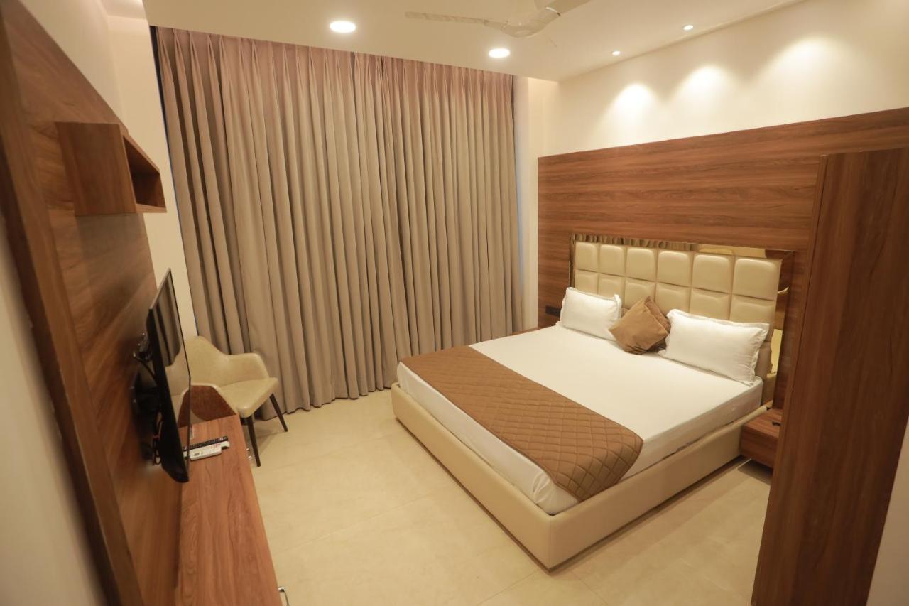 Ovel Hotel 卢迪亚纳 外观 照片